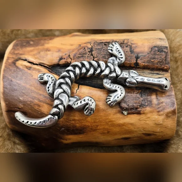 🐊 Scooter Silver Tone Brooch Alligator or Crocodile Metal 4" X 2.5" - Picture 1 of 3
